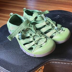 Keen sandles size 7